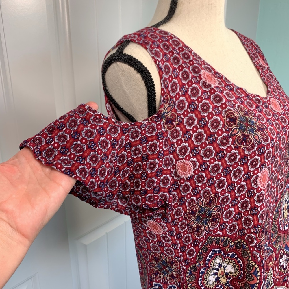 *GIFTED* Rue 21 burgundy cold shoulder top - Picture 4 of 6